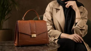 استایل روزانه با کیف چرم زنانه